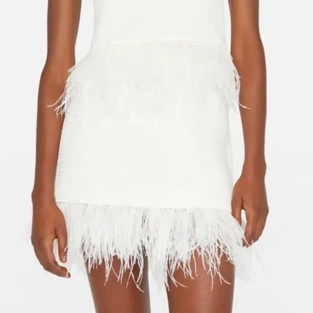 FRAME RT: $500 White Ostrich Feather Trim Crochet Mini Skirt Size Medium​